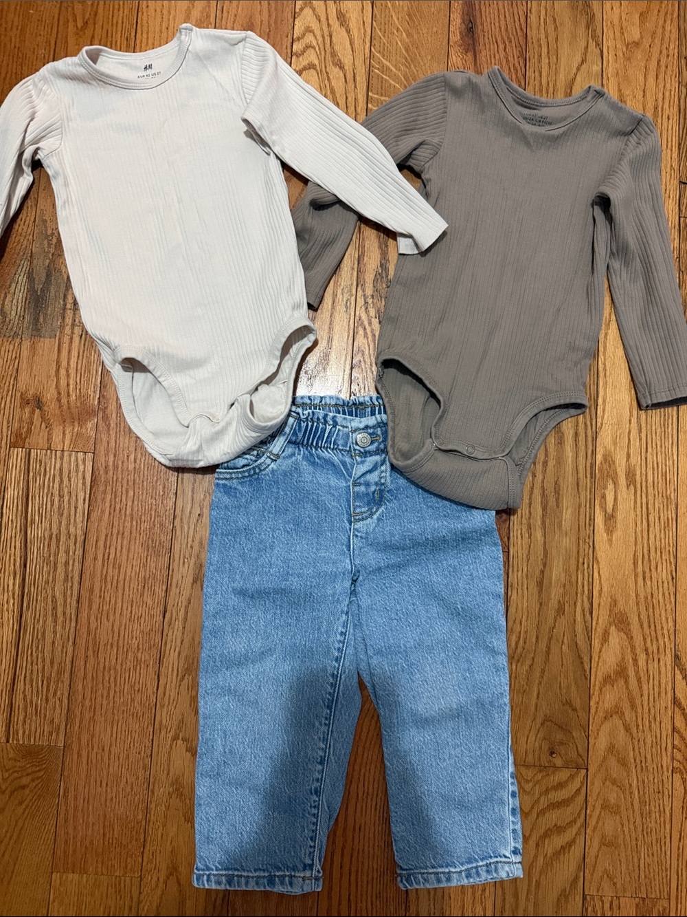 Bundle: Long sleeve onesie & jeans